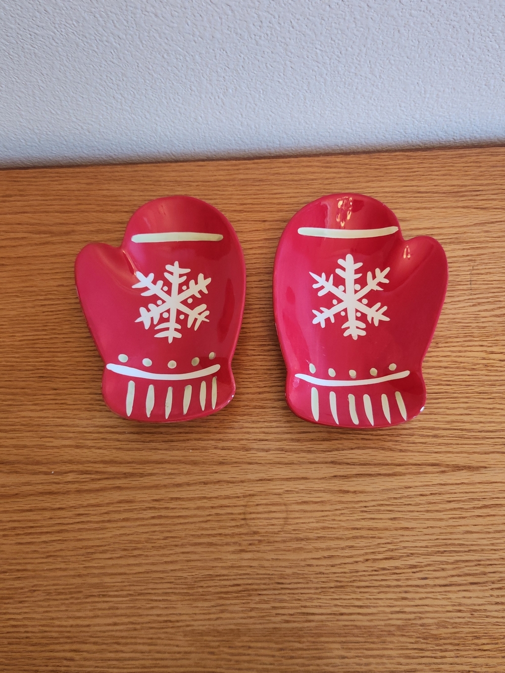 Hallmark Red and White Holiday Mitten Decorative Dish Set Of 2